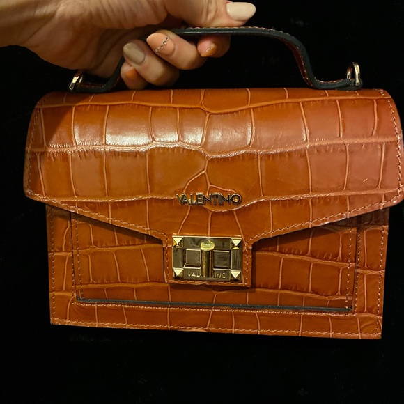 Can be a hand bag or crossbody - Picture 2 of 6